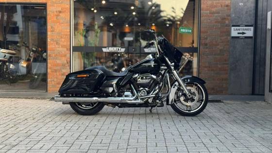 HARLEY-DAVIDSON STREET GLIDE SPECIAL 